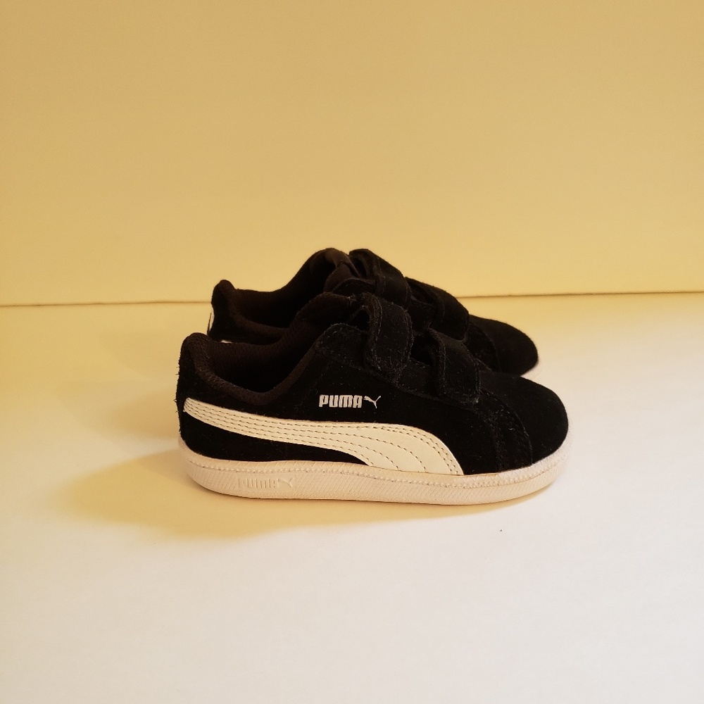 Sneakers - Picture 2 of 6